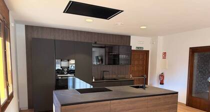 Apartment 2 bedrooms and 2 bathrooms. Up to 6p. AT 7