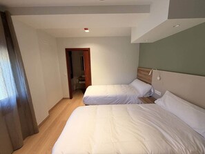 Room - Apartment 1 bedr. Up to 4 pers. Complete kitchen (Santaliestra y San Quílez)