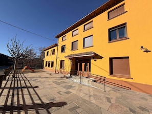 Exterior - Apartment 1 bedr. Up to 4 pers. Complete kitchen (Santaliestra y San Quílez)