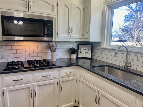 Charming 3-bedroom house in peaceful Overland Park with garage and yard!