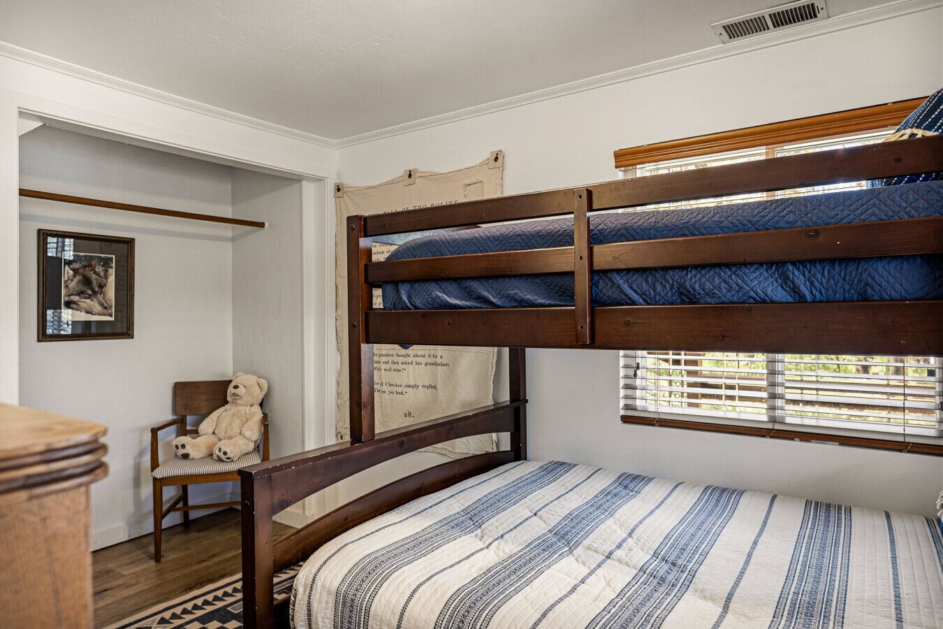 4 bedrooms, desk, free WiFi, bed sheets