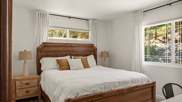 4 bedrooms, desk, free WiFi, bed sheets
