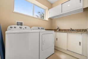 Interior - Spacious 4-Bedrooms near Disney (Kissimmee)