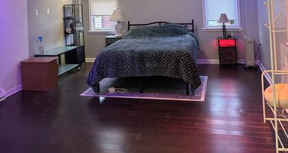 Cozy 2-bedroom house in enjoyable Philadelphia w AC near St.Christopher Hospital