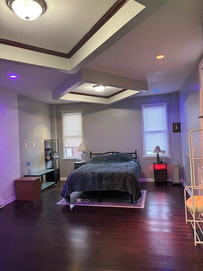 Cozy 2-bedroom house in enjoyable Philadelphia w AC near St.Christopher Hospital