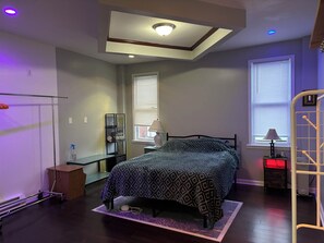 2 bedrooms, in-room safe, desk, free WiFi