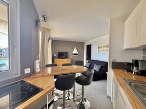 Fridge, cookware/dishes/utensils - CAP D'AGDE - Plage Richelieu // Réf 0168 (CAP D'AGDE)