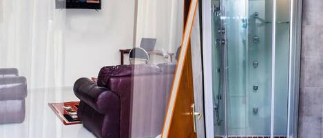 Executive Suite, City View | Interior