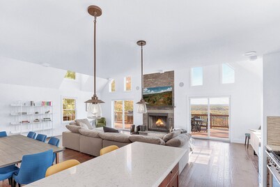 Kingston Ridge Chalet - Hot Tub & Pool