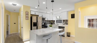 Adorable 6-bedroom house with AC in wonderful Redford