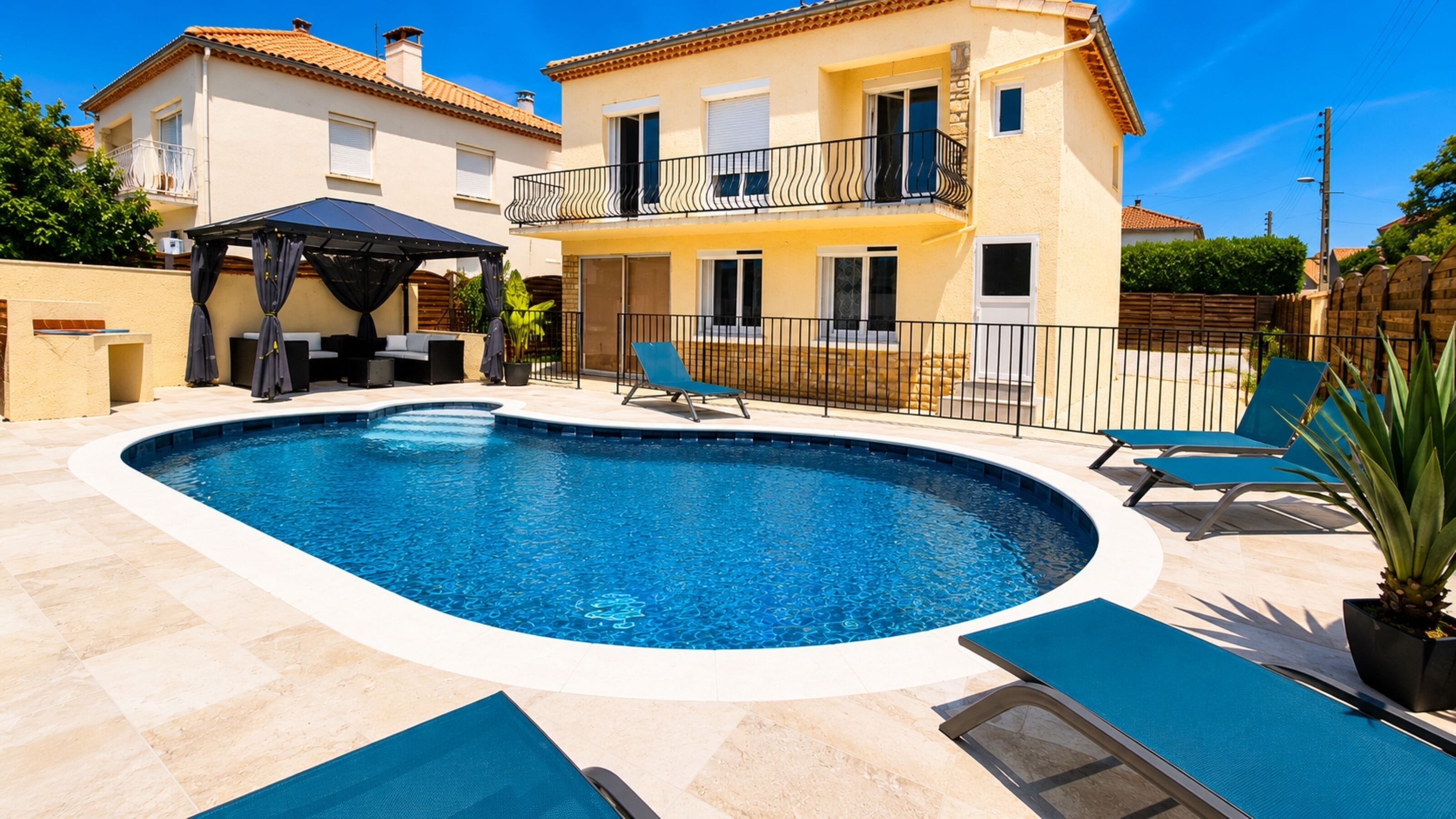 Piscine extérieure