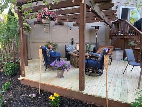 Modern 4 BR Home for World Cup guests, 3 levels and outdoor living, near shuttle