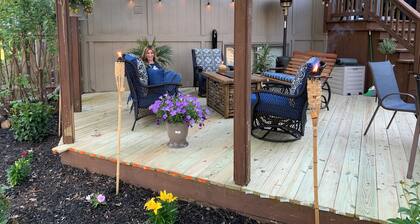 Modern 4 BR Home for World Cup guests, 3 levels and outdoor living, near shuttle