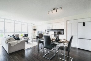Interior - City Luxe Suites (Toronto)