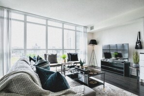 Suite, Lake View | Living area - City Luxe Suites (Toronto)