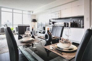 Suite, Lake View | Dining - City Luxe Suites (Toronto)