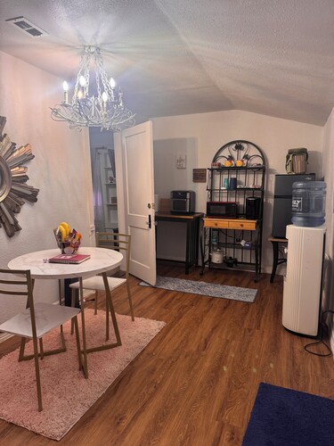 Private,simple,comfy room with kitchenette & seconds  to historic downtown