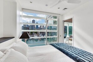 2 bedrooms, iron/ironing board, free WiFi, bed sheets - Waterfront Marina Retreat – Pool, Gym & Parking (Auckland City)