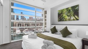 Room - Waterfront Marina Retreat – Pool, Gym & Parking (Auckland City)