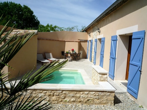 Tranquil 2-bedroom cottage in cool Montels for a relaxing stay