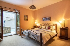 2 bedrooms, iron/ironing board, WiFi, bed sheets - Tranquil 2-bedroom cottage in cool Montels for a relaxing stay (Montels)