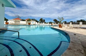 Apartment, Balcony, Mountain View | Kolam renang