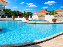 2 piscinas al aire libre