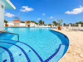 2 piscinas al aire libre
