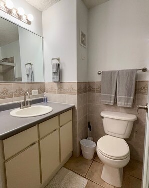 Bathroom - Golden Dream Studio 2nd floor B (Isabela)