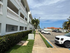 Appartement, balkon, uitzicht op bergen | Terrein van de accommodatie