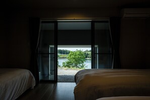 Blackout drapes, free WiFi