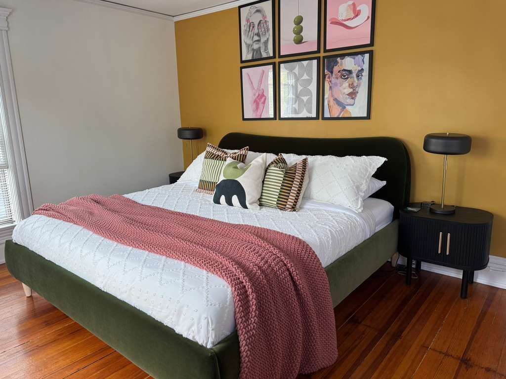 4 bedrooms, desk, iron/ironing board, travel crib