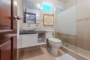 Towels, soap, toilet paper - Luxurious 3 bedroom apartment 15 minutes from the airport (Santo Domingo Este)