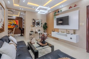 Living area - Luxurious 3 bedroom apartment 15 minutes from the airport (Santo Domingo Este)