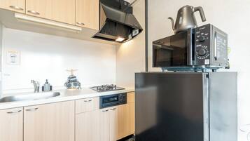 Family Apartment, City View | Private kitchen