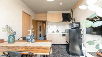 Fridge, microwave, stovetop, cookware/dishes/utensils