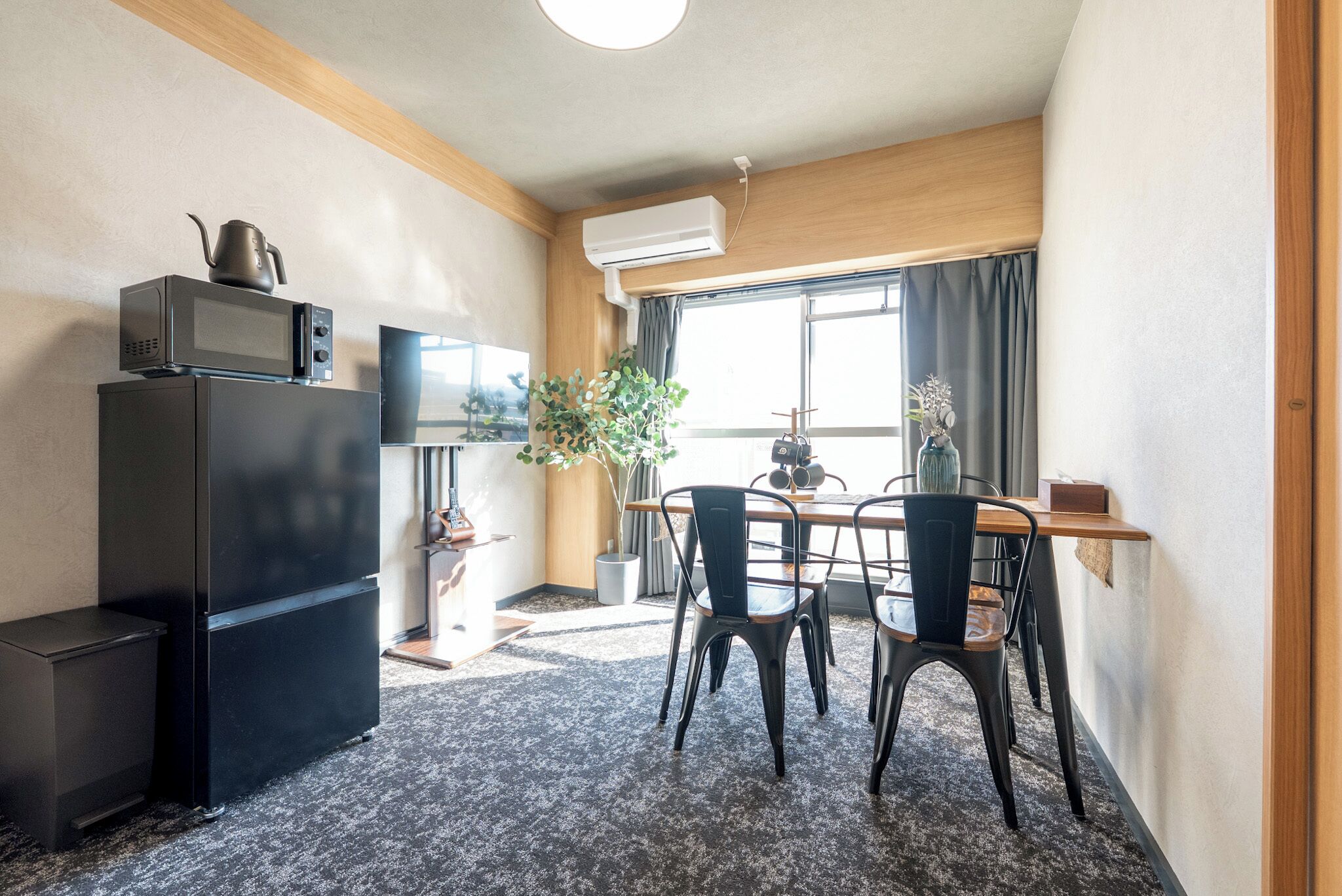 Family Apartment, City View | Dining