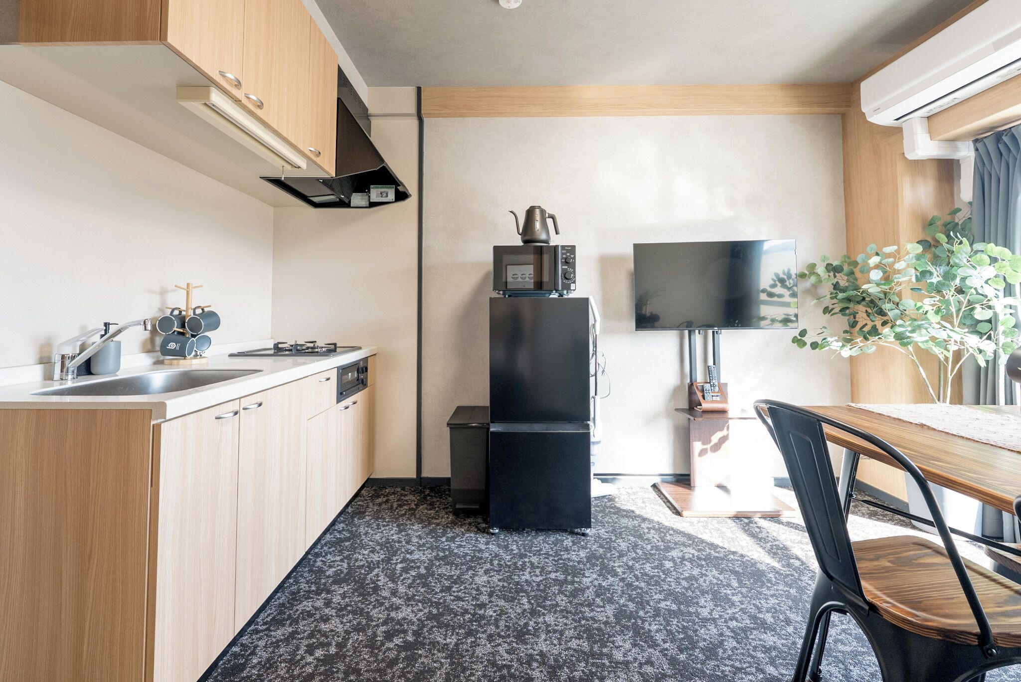 Family Apartment, City View | Private kitchen