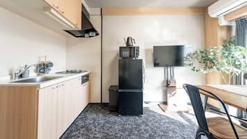 Family Apartment, City View | Private kitchen