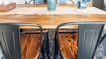 Family Apartment, City View | Dining