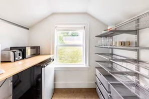 Private kitchen - The Hill House (Renton)