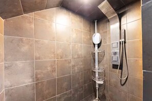 Shower, hair dryer, towels, soap - The Hill House (Renton)
