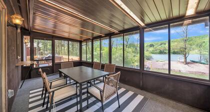 Lakefront I Movie Theater I Putting Green I Game Room I Bocce ball!