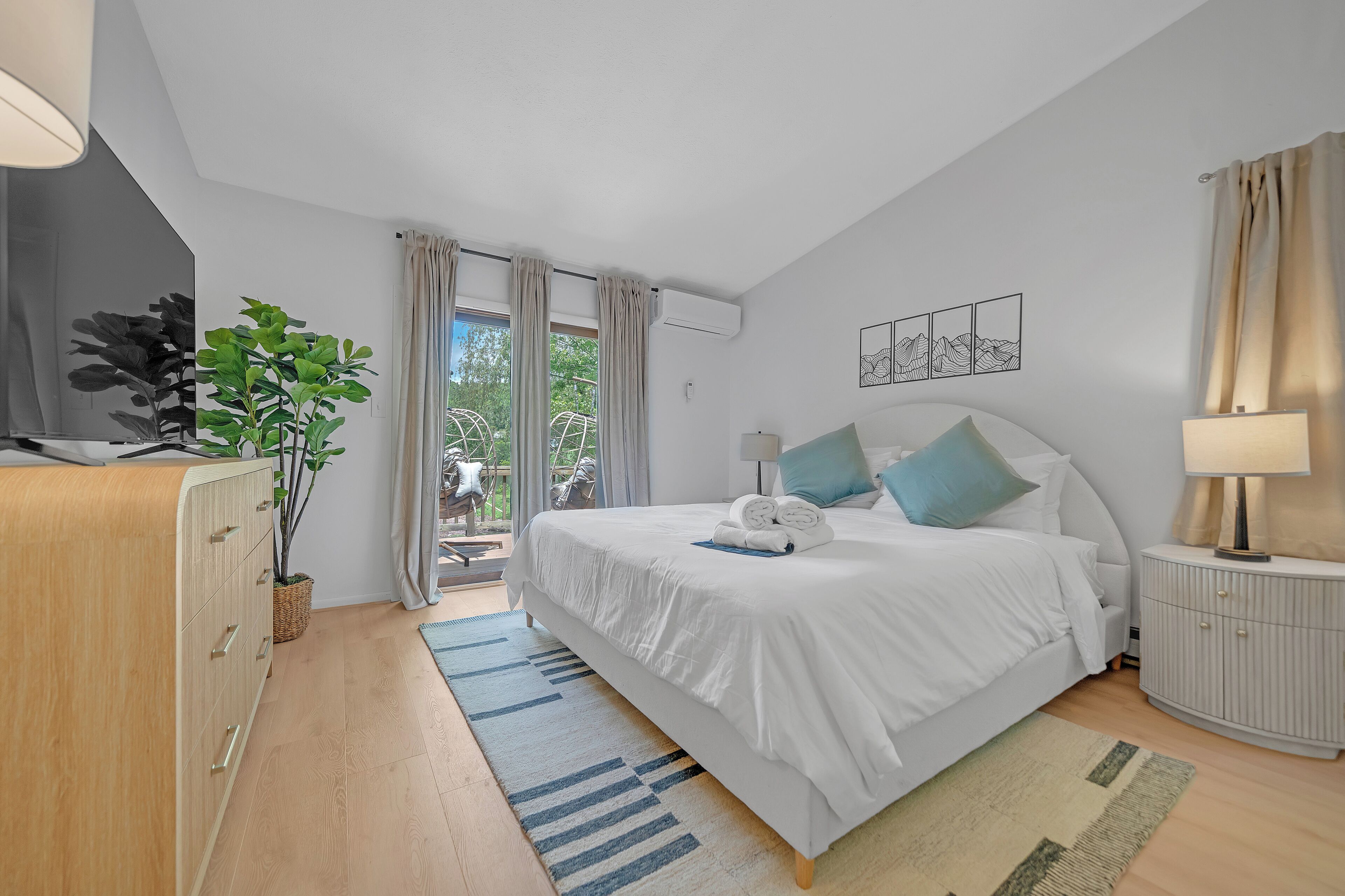 5 bedrooms, iron/ironing board, free WiFi, bed sheets