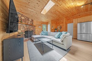 Living area - Lakefront I Movie Theater I Putting Green I Game Room I Bocce ball! (White Haven)