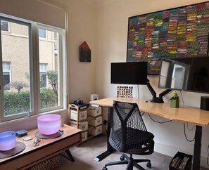 Interior - Beautiful 2BR 2BA patio -- close to everything (Port Melbourne)