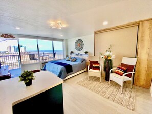 1 bedroom, free WiFi, bed sheets, wheelchair access - Stunning Brand New Studio - Balcony w/ Scenic Ocean and Sunset Views-Heated pool (Daytona Beach)