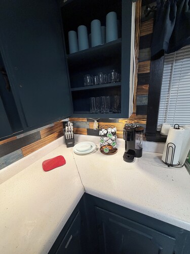 2 bedroom cozy country cabin 1 minute from town.