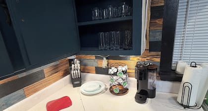 2 bedroom cozy country cabin 1 minute from town.