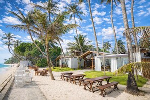 Outdoor dining - Noa Sands Talpe  by Ceylon Vistas (Talpe)